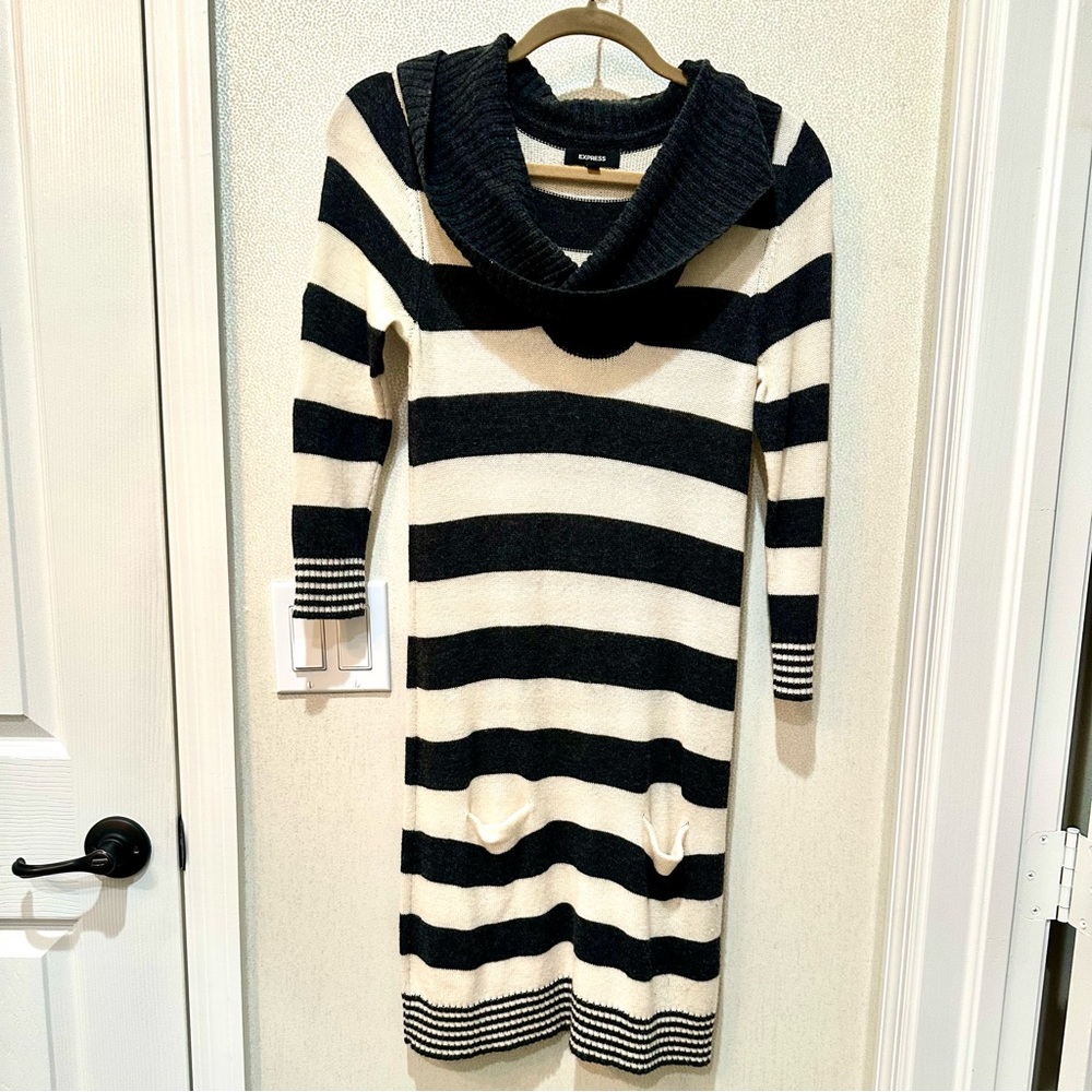 Express seater dress perfect with leggings!